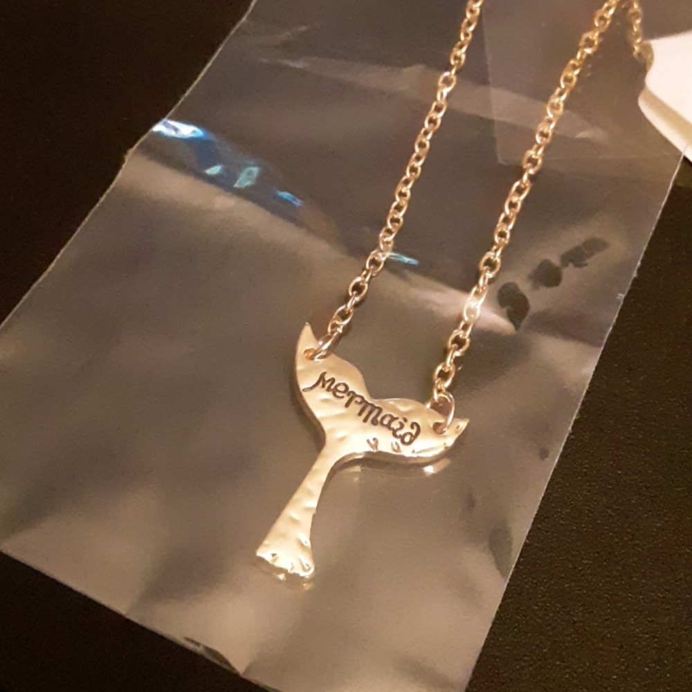 🌊Mermaid Tail Necklace- gold - Picture 5 of 5